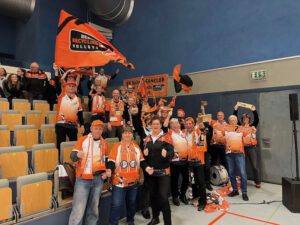 Laut und optimistisch