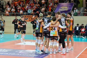 Die Mannschaft feiert einen ungefährdeten Sieg