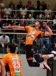 Unser neuer Diagonaler Alexandru in perfekter Pose
